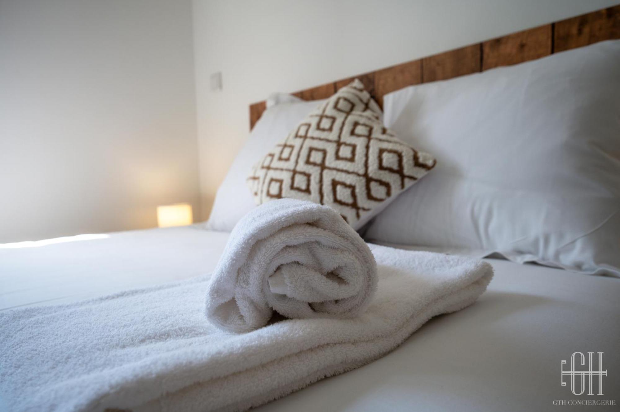 Le Qg Apartment Tours Bagian luar foto