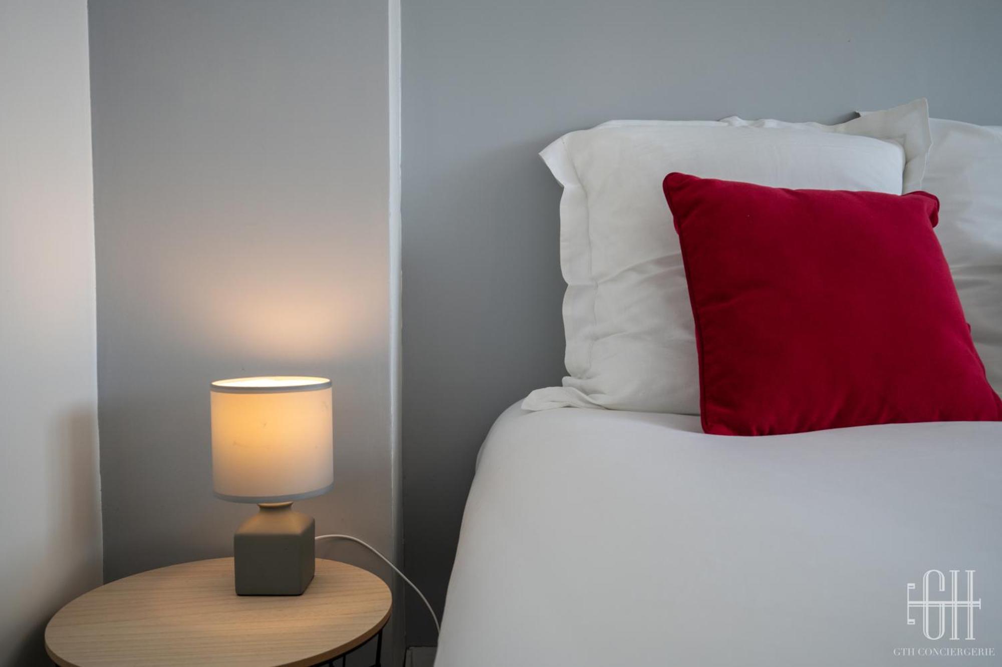 Le Qg Apartment Tours Bagian luar foto