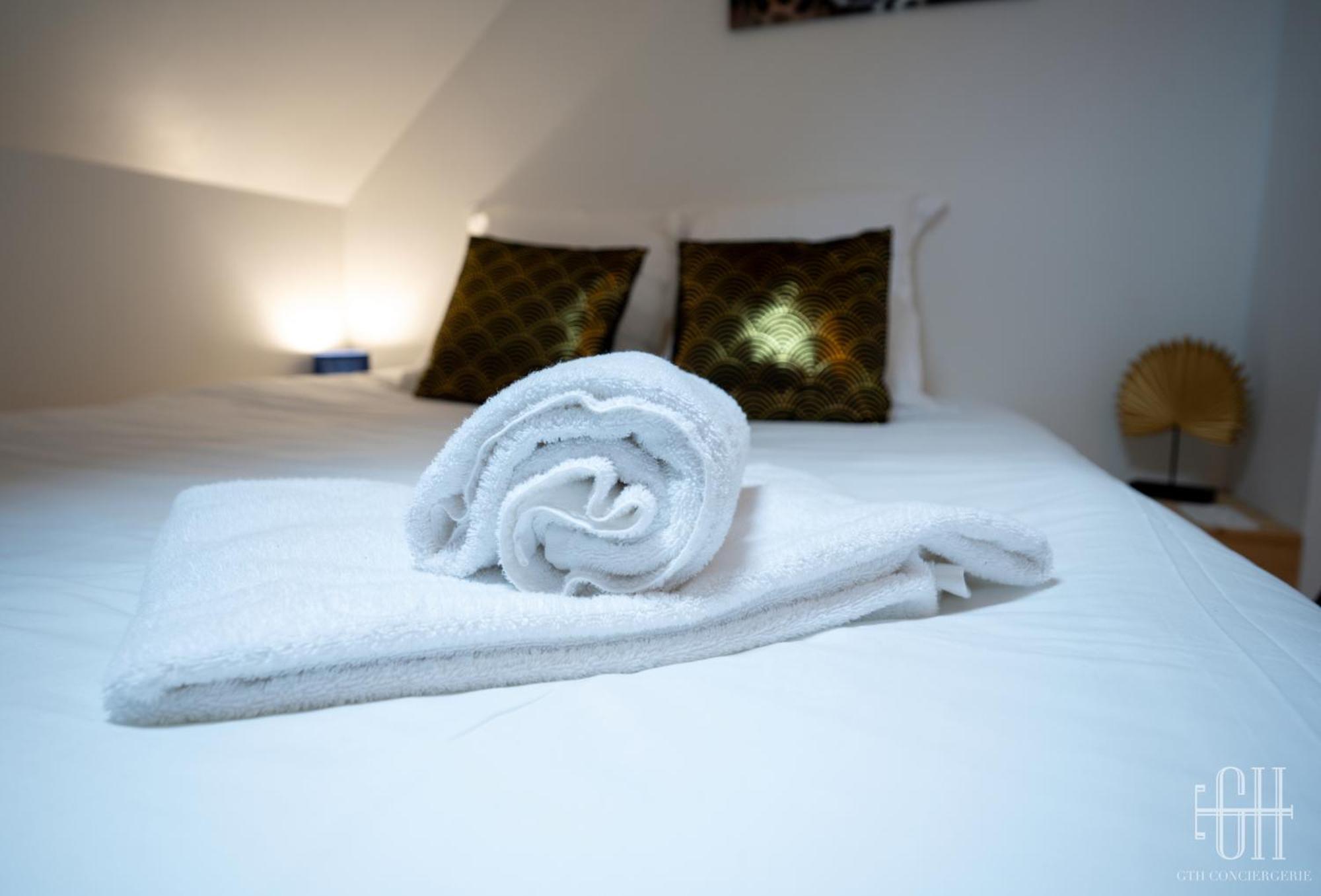 Le Qg Apartment Tours Bagian luar foto