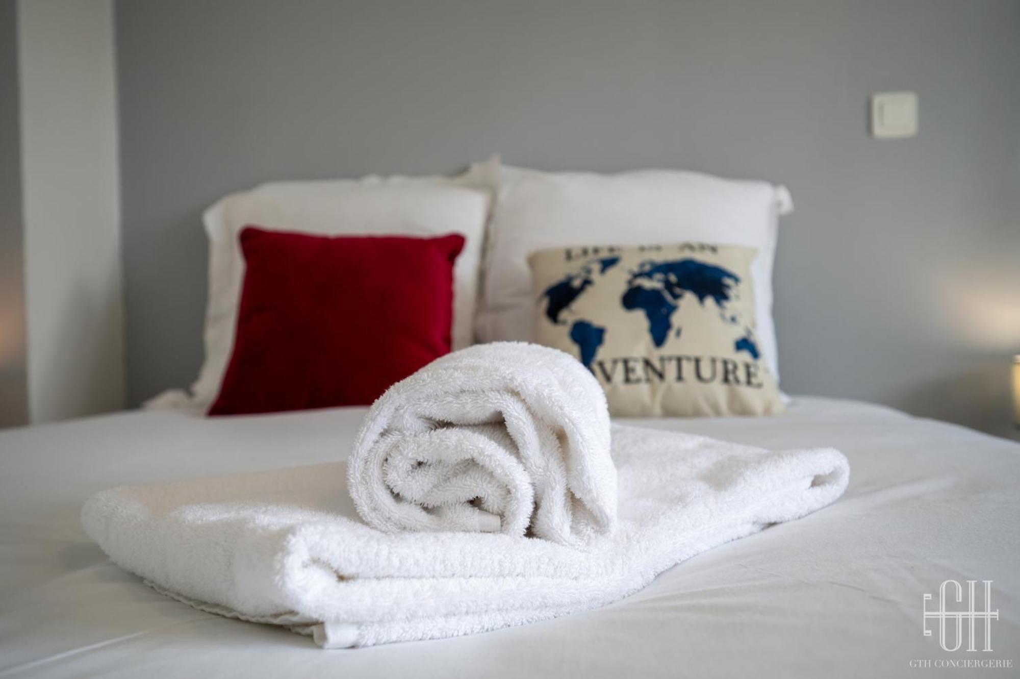 Le Qg Apartment Tours Bagian luar foto