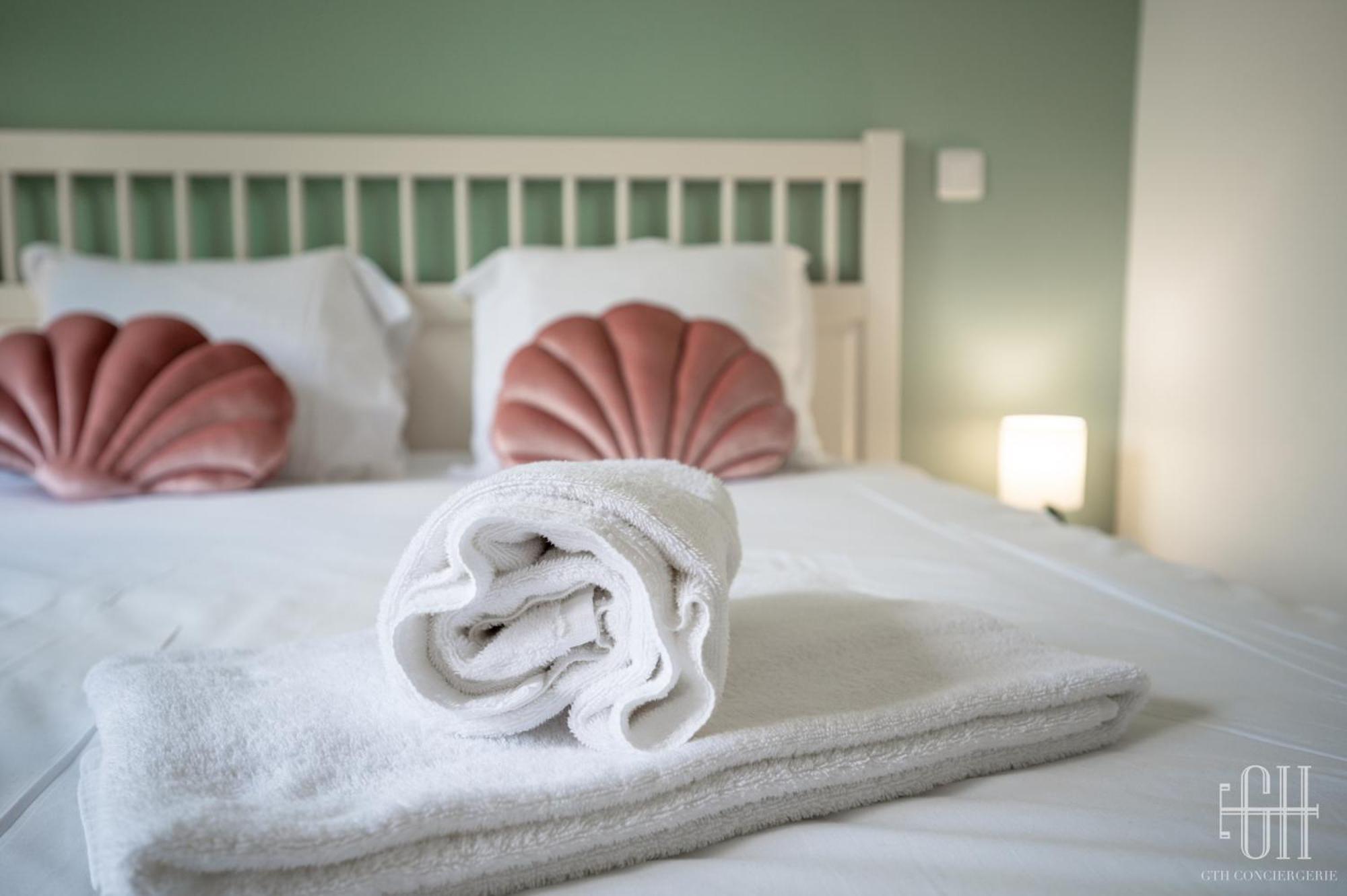 Le Qg Apartment Tours Bagian luar foto