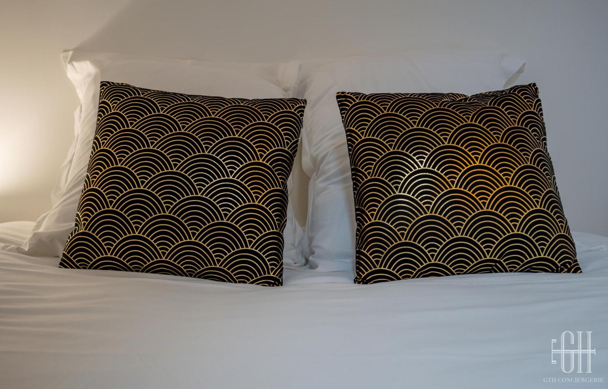 Le Qg Apartment Tours Bagian luar foto